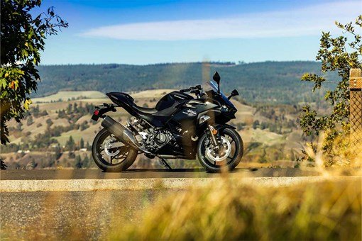 2025 Kawasaki Ninja 500 KRT Edition SE ABS image 8